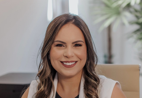 Dra. Camila Ribeiro Tibiletti - Gastroenterologista CEA Araguari